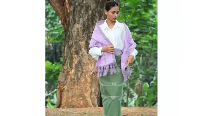 Spotlighting Indian Craft On Independence Day: 6 Handloom Clusters Every Desi Should Know Of Spotlighting Indian Craft On Independence Day: 6 Handloom Clusters Every Desi Should Know Of